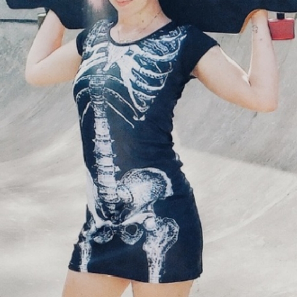 🆕 SPOOKY SKELETON DRESS - Picture 2 of 7